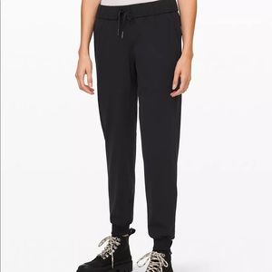 lululemon On the Fly Jogger 28” Luxtreme -Like New